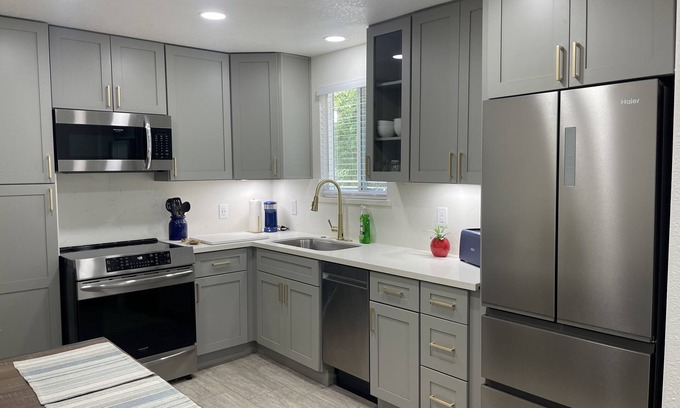 Graton House | Cozy country renovated 2 bed/1bath home near Graton, laundry rm, garage, garden