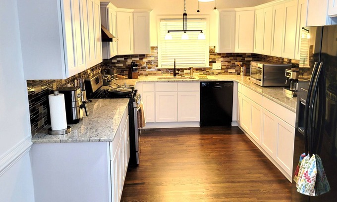 Greensboro House | Cozy Country Retreat in Beautiful Greensboro/w Pool & Sunroom