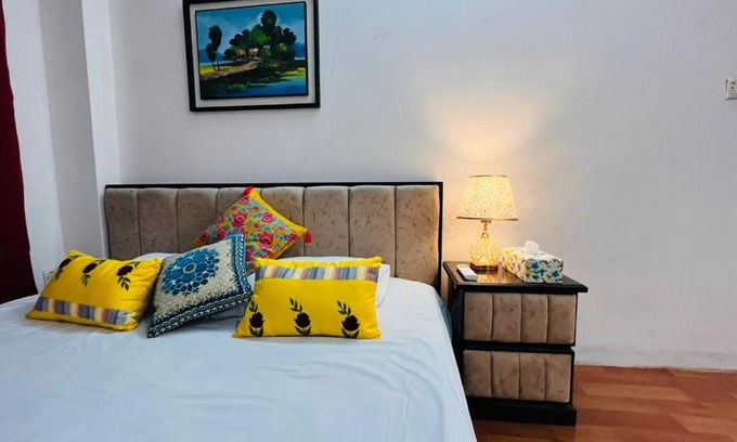 Mohammadpur Apartment | Cozy couple friendly private room