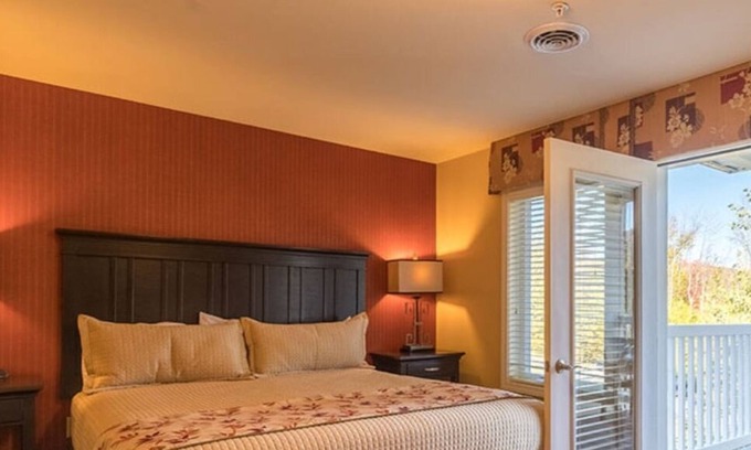 Brainard Condo | Cozy couple resort style condo overlooks the beautiful Massachusetts mountains.n