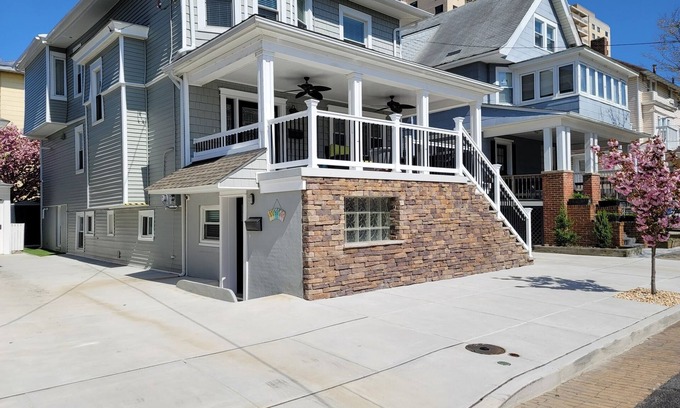 Ventnor City Apartment | Cozy Couples Retreat-7 Houses From The Beach!