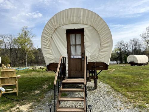Lillington House | Cozy Covered Wagon for Four on Cape Fear River, Lillington, for Glamping in North Carolina