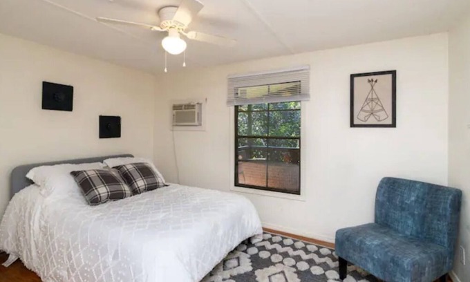 Tuckasegee House | Cozy Creek Cottage in Cullowhee/Pet friendly. Continues sounds of the stream.