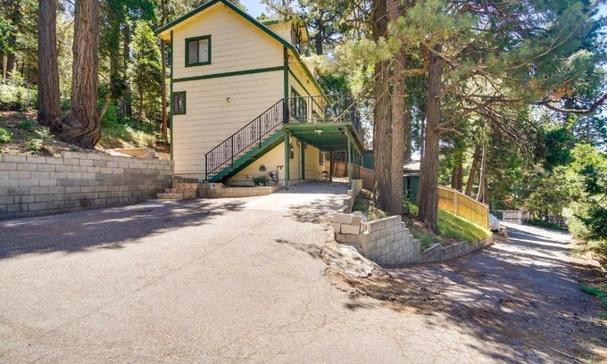 Crestline Apartment | Cozy Crestline Getaway about 2 Mi to Lake Gregory