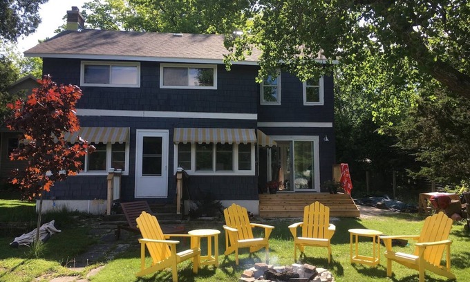 Plymouth Cottage | Cozy Crystal Lakefront Cottage