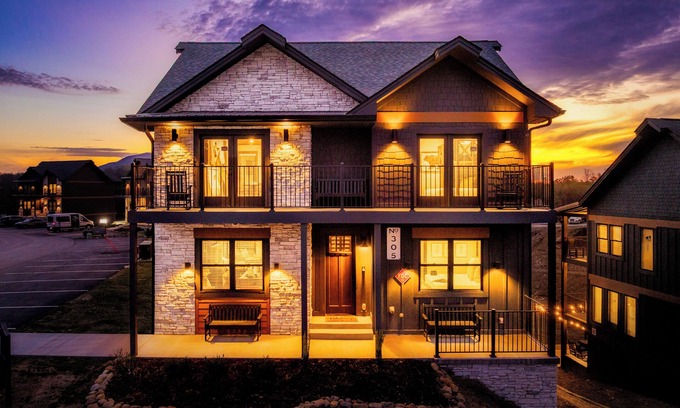 Sevierville House | Cozy Cub Luxury Cabin Pigeon Forge
