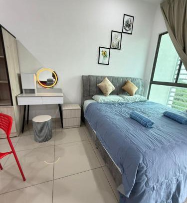 Cyberjaya Apartment | Cozy cybersquare king bed with Netflix free pakin wifi garden view 909