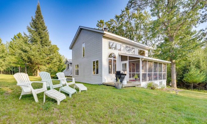 Markville Cabin | Cozy Danbury Escape: Snowmobiling & Ice Fishing!
