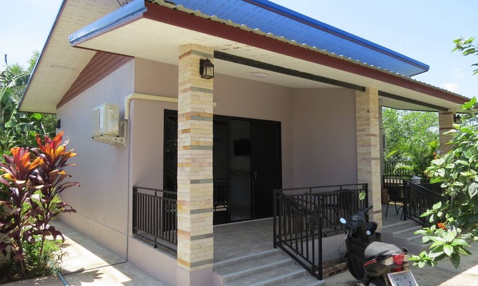 Khukhan Resort | Cozy Deluxe Rooms between Buriram and Surin! Lovely scenery and drinks! Isaan!