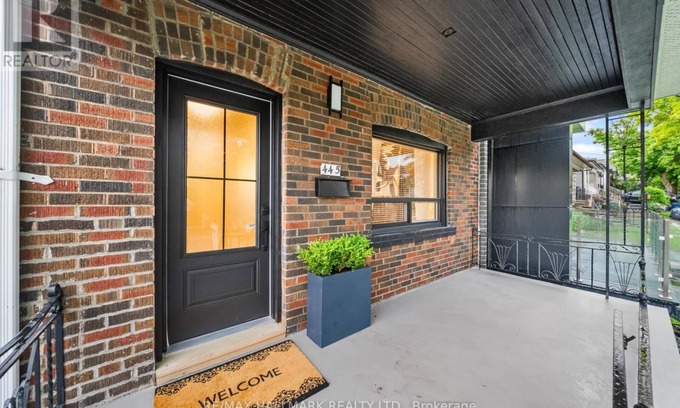 Earlscourt House | Cozy detached House In Midtown Toronto,!