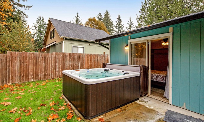 Littlerock House | Cozy, Dog-Friendly Home with Private Hot Tub, Grill & Mini Arcade - Free WiFi!