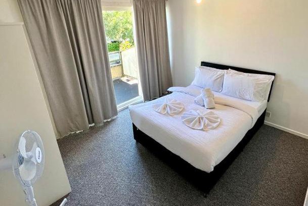 Cricket Green House | Cozy Double bedroom with Balcony