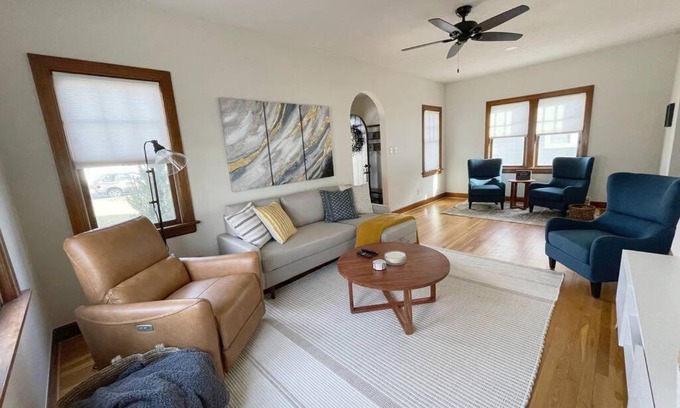 Great Bend House | Cozy Double King Suite Bungalow with free WiFi