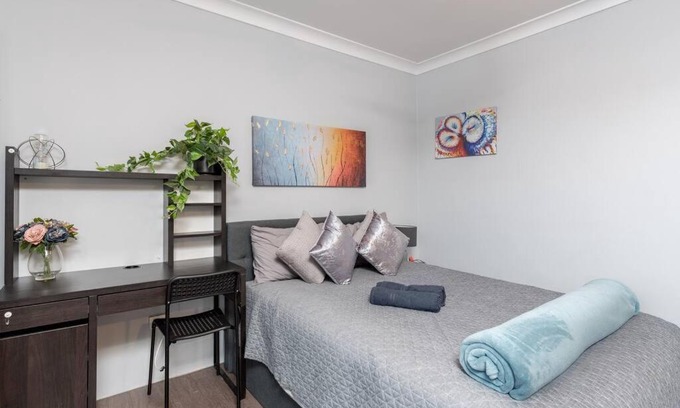 Berala House | Cozy Double Room - Central Spot - Shared Bathroom