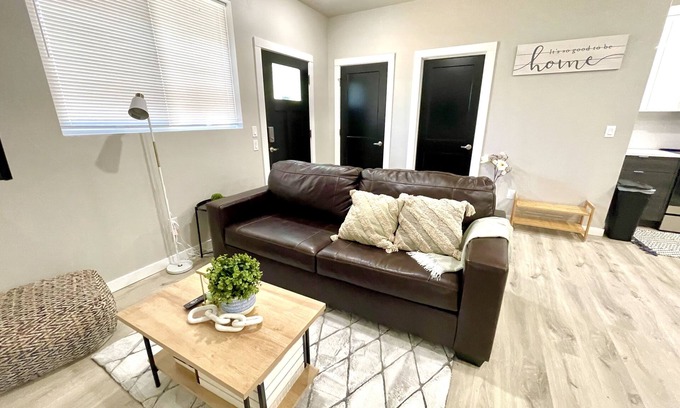 Lincoln Apartment | Cozy Downtown Apartment 2br/1bth