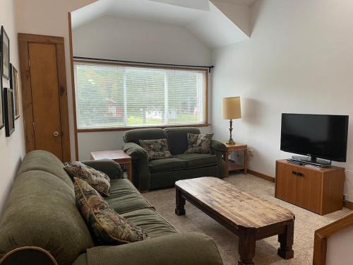Hunter Apartment | Cozy Downtown Hunter Mountain Getaway