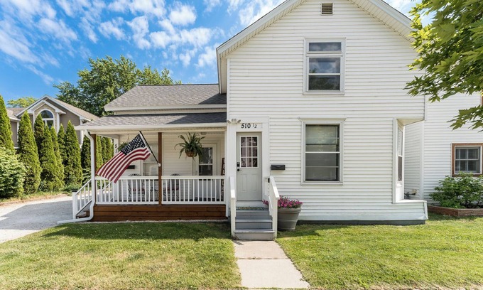 Grand Haven House | Cozy efficiency upper, a short walk downtown. Pet friendly with large backyard!
