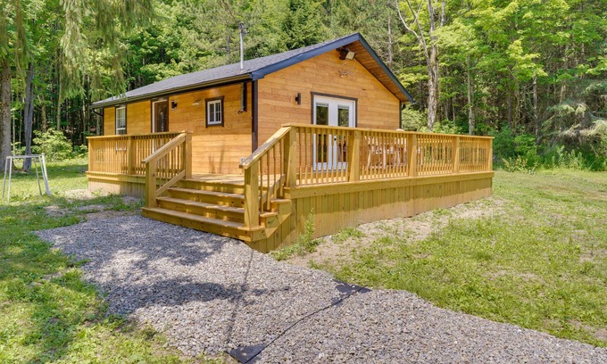 Ellicottville Cottage | Cozy Ellicottville Cabin w/Water Views - Near Ski