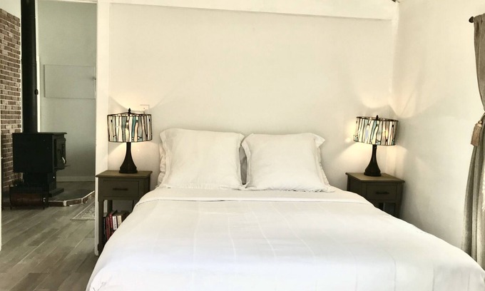 East Stroudsburg Cottage | COZY FALLS CABIN....