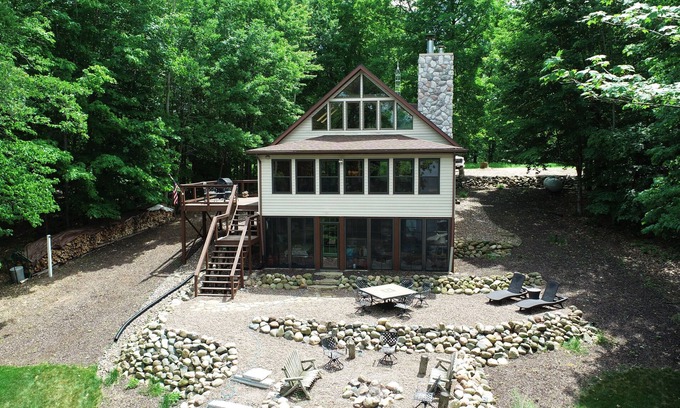 New Auburn Cabin | Cozy Family Cabin on Island Chain of Lakes