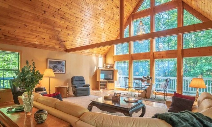 Helen Cabin | Cozy Family Chalet in the Woods on a stream and only a short drive to Helen Ga.