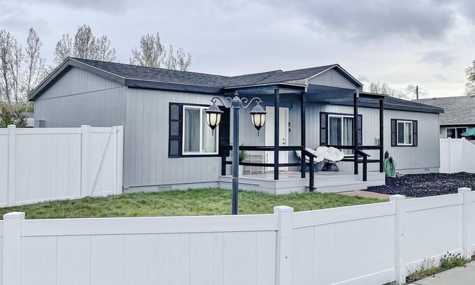 West Valley House | Cozy family home with great location and low fees.