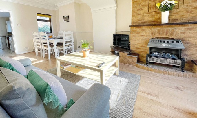 Grays House | Cozy Family house in The heart of Grays
