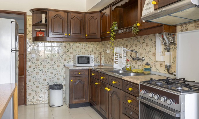 Santa Maria e Sao Miguel Apartment | Cozy Family Room 4 in Central Sintra, Steps From Olga Cadaval Cultural Center