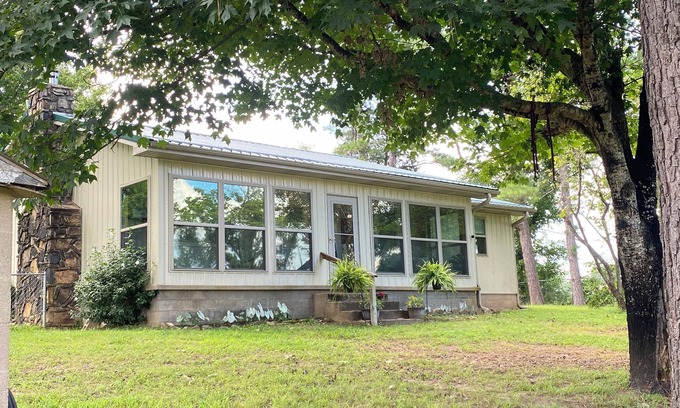 Saint Joe House | Cozy Farm House 2-bedroom house with AC in Saint Joe