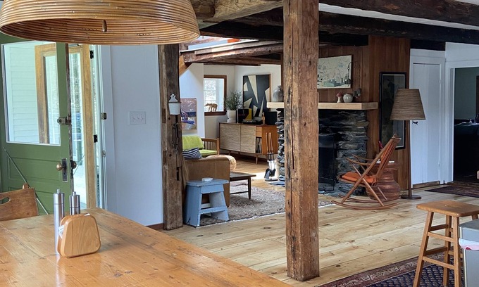 Stockbridge House | Cozy Farmhouse Cabin