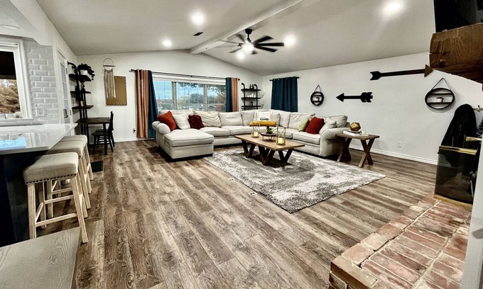 Rockwall House | Cozy Farmhouse on almost 2 Acres