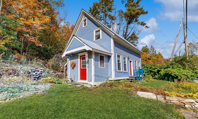 Chester House | Cozy farmhouse w/TV, wifi, w/d, dvd player, kitchen, board games