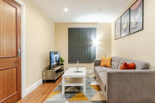 Walsall Apartment | Cozy Flat in Walsall Town Centre