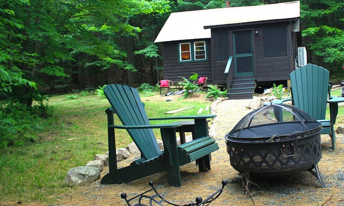 Lake Clear Cabin | Cozy four-season Adirondack Cabin —Close to Rail Trail & Lake