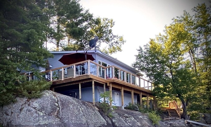 Muskoka Lakes Cottage | Cozy Four Season Cottage on Brandy Lake