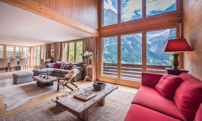 Grindelwald Ski Chalet | Cozy free standing Chalet with garden and amazing mountain views