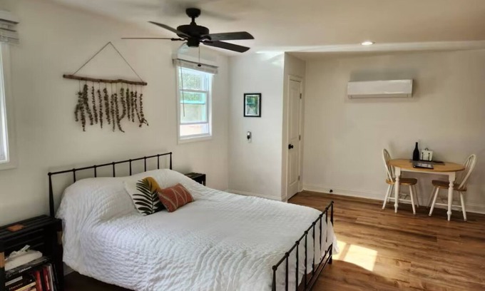 Woodbine Apartment | Cozy Garden Cottage