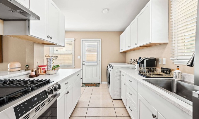 Upland House | Cozy Getaway Bright Clean Fully Equipped
