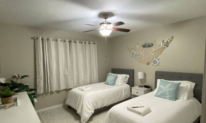 Arlington House | Cozy Getaway Family Friendly Home