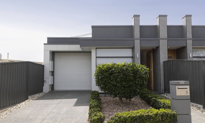 Christies Beach House | Cozy Getaway, King Bed w/TV✔︎NBN/Netflix/Nespresso