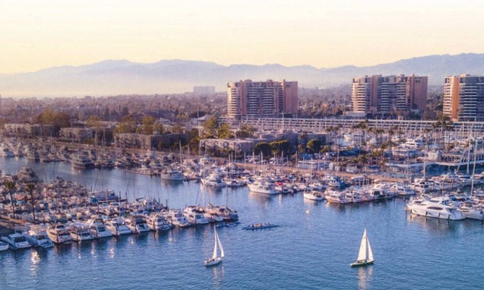 Marina del Rey Boat Rental | Cozy good vibes boat experience in Marina Del Rey. Perfect location in safe area