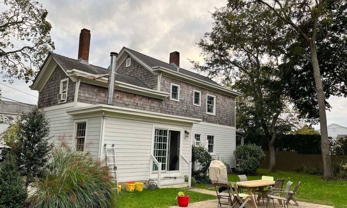 Pipes Cove Cottage | Cozy Greenport Getaway