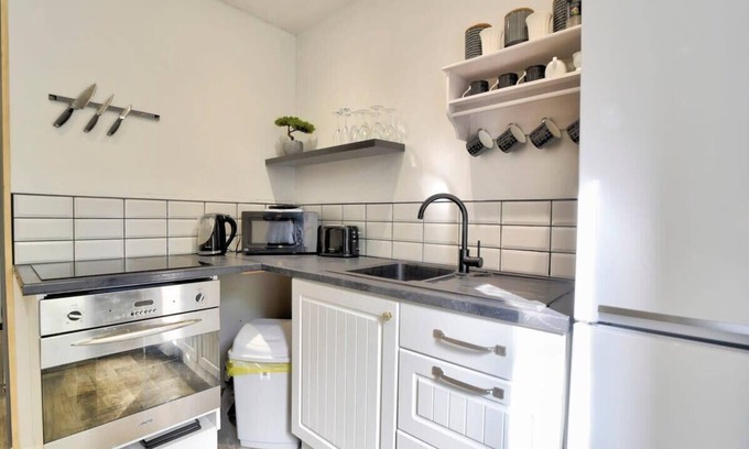 West Thurrock Cabin | Cozy Guest Lodge with a large secluded garden