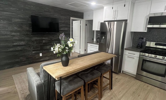 Oxnard House | Cozy Guesthouse w/Full Kitchen in Oxnard