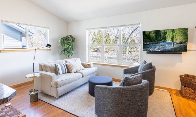 Hailey House | Cozy Hailey Haven: Sun, Ski, Work, & Play at Your Doorstep