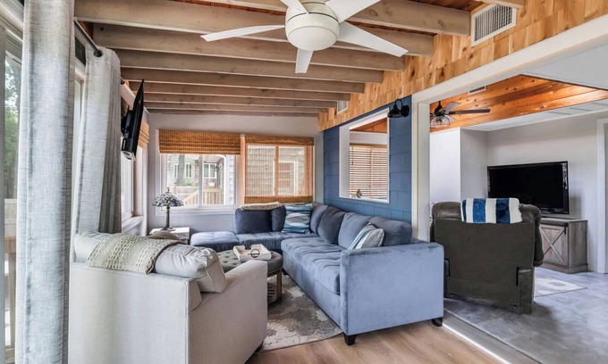 Hampton Bays House | Cozy Hampton Bays Beach Cottage one Block from the Beach, Perfect for Couples