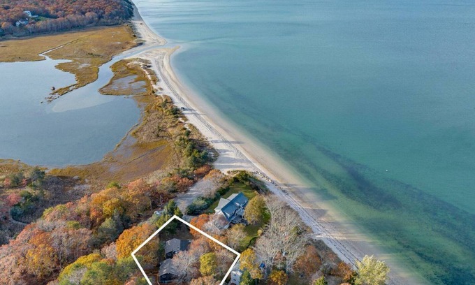 Hampton Bays House | Cozy Hampton Bays Beach Cottage one Block from the Beach, Perfect for Couples