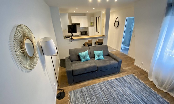Saint-Mande Apartment | Cozy haven of peace ideal for a romantic stay