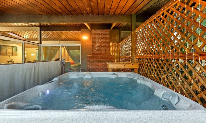 Rollingbay House | Cozy haven with hot tub & AC near Bangor base and hospital in Silverdale