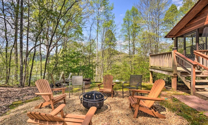 Hiawassee Cabin | Cozy Hiawassee Cabin w/Fire Pit & Mtn Views!